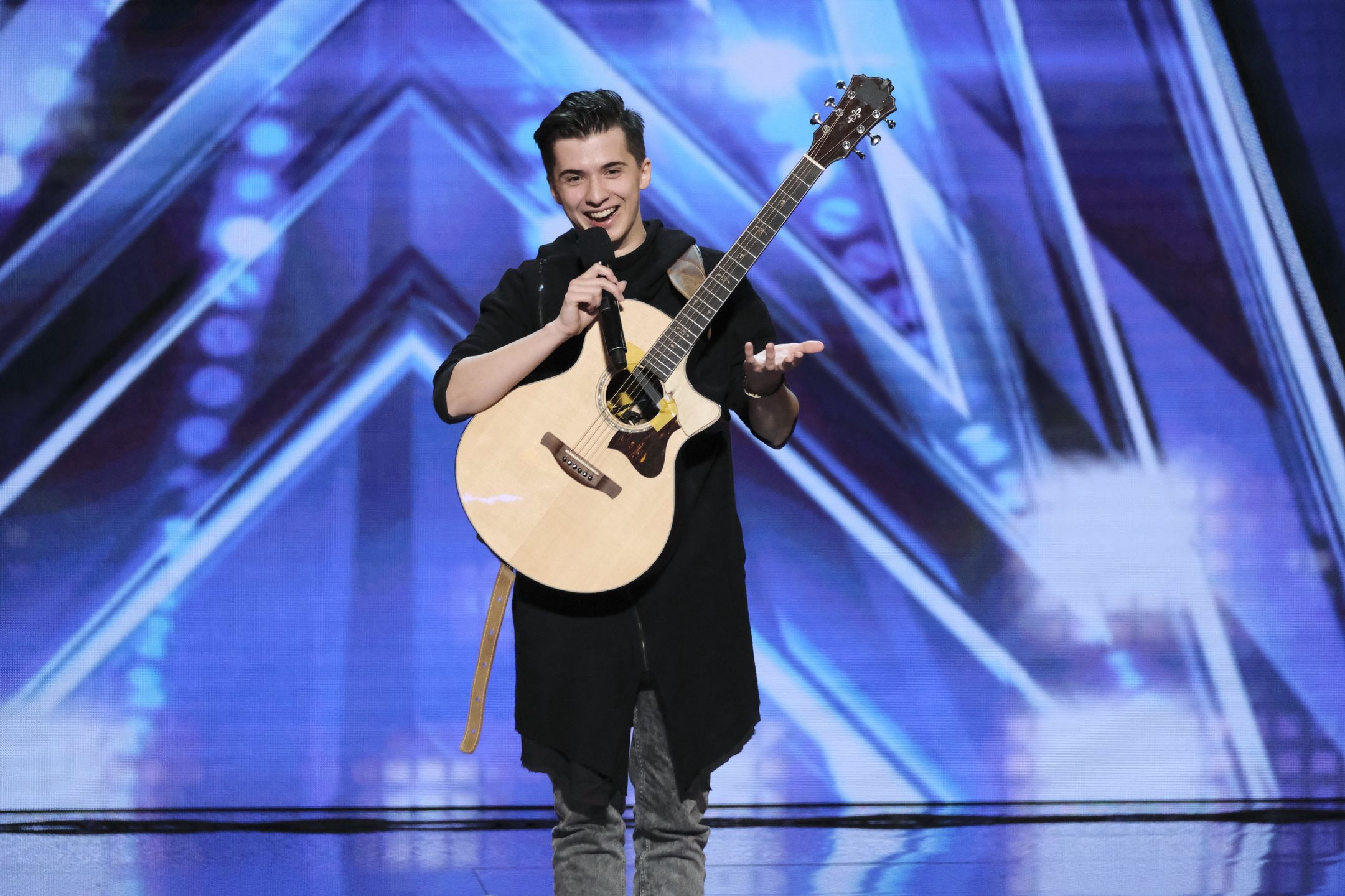 Marcin Patrzałek w programie "Mam talent Ameryka"