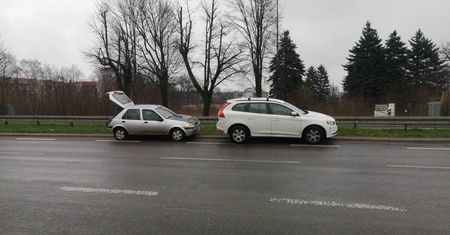 Wystarczyła chwila nieuwagi. Volvo wyjechało prosto przed forda