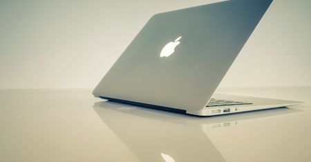 Apple testuje MacBooka z Face ID i dotykowym ekranem