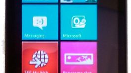 LG E900 Optimus 7 na wyraźnym zdjęciu 1