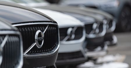 Wrocław: Parking przy Cmentarzu Osobowickim nie dla chińskich marek i Volvo