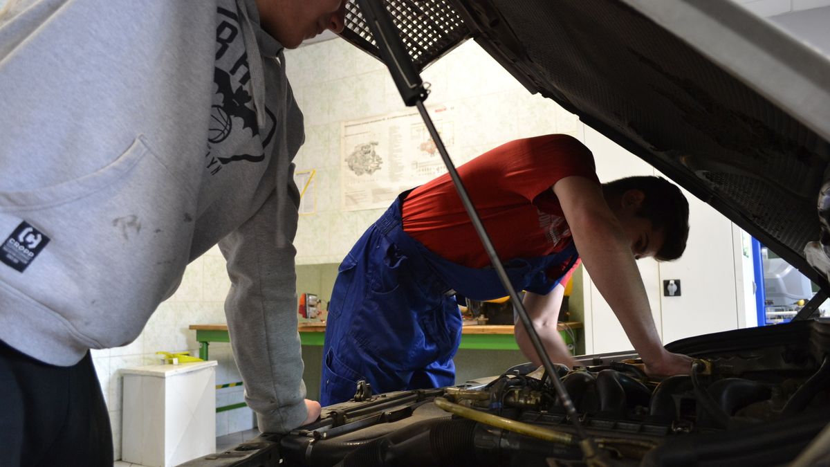 Samodzielna naprawa może się źle skończyć, nawet przy prostych czynnościach. Warto poznać ciekawe przypadki, by na przyszłość uważać.