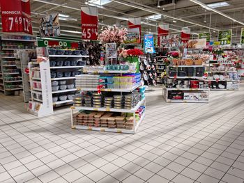 "Nie mają znaczenia". Polacy już nie korzystają z tego przy zakupach