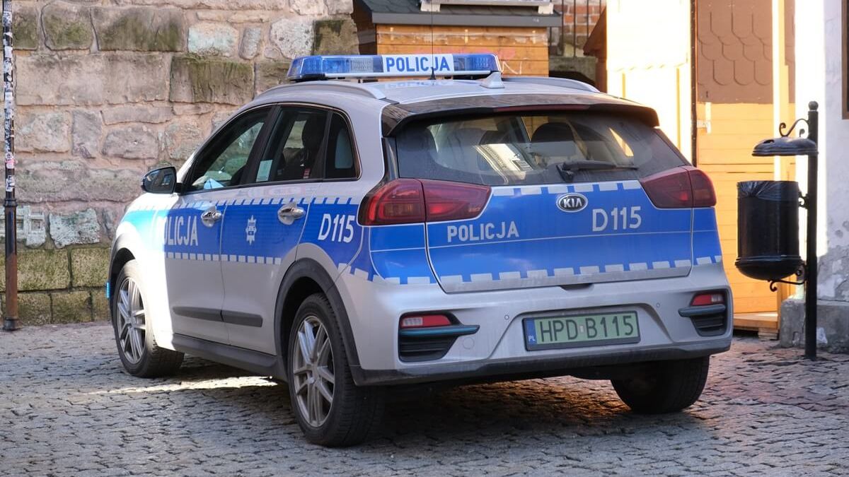 Elektryczny radiowóz policji