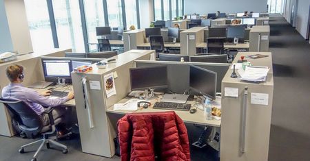 Młodzi ludzie na rynku pracy. Dziś nie chodzi już tylko o pieniądze