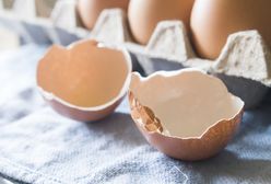 Rozbijasz jajko o krawędź miski? Jest lepszy sposób