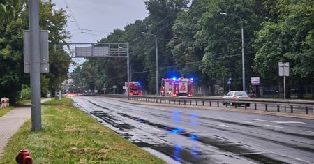 Nocna interwencja strażaków w markecie budowlanym OBI. Powodem duże zadymienie
