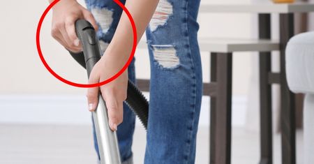 Do czego służy otwór w rurze odkurzacza? Odpowiedź zdziwi wielu