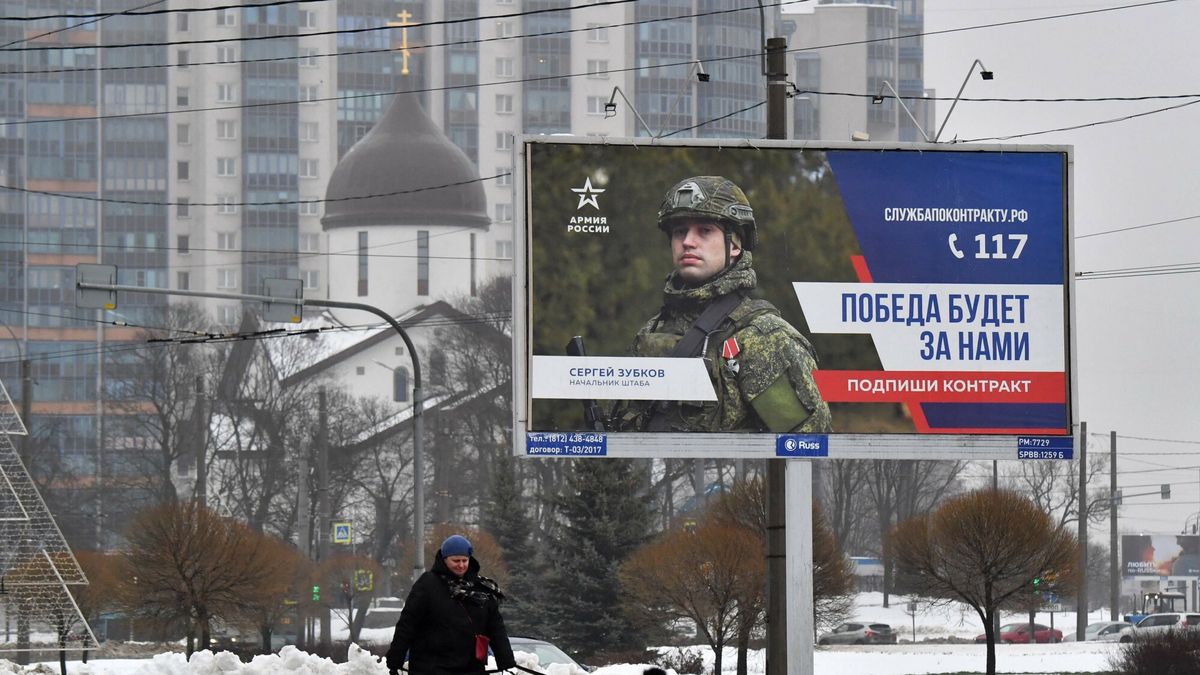 Temporary
A woman walks dogs past a billboard promoting contract army service with the slogan "The Victory will be ours" in Saint Petersburg on January 14, 2025. (Photo by Olga MALTSEVA / AFP)
OLGA MALTSEVA