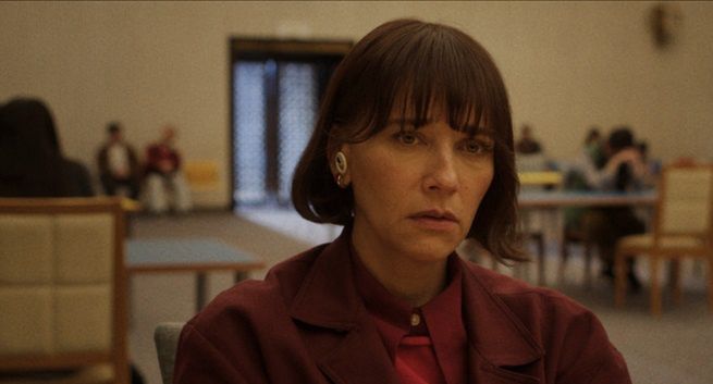 Rashida Jones zaprzyjaźnia się z robotem. AppleTV+ zaprezentował zwiastun serialu „Sunny”