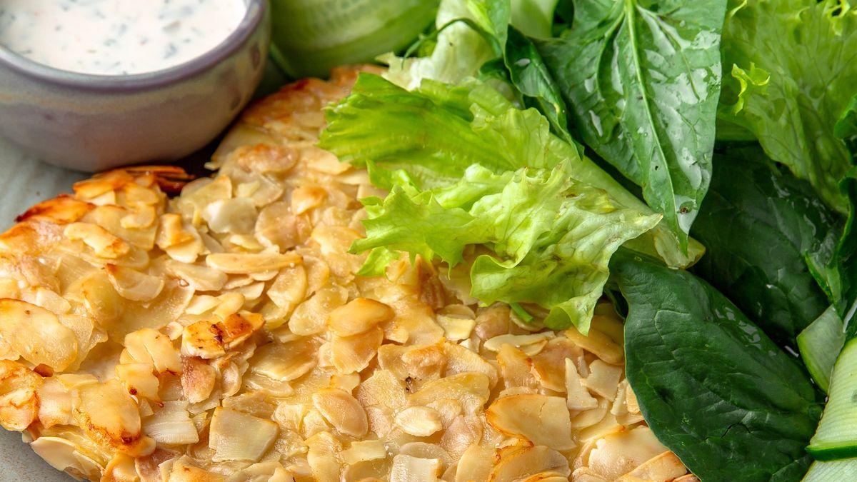 Zjedz na kolację rybę w migdałach i sałatkę, a zaśniesz w mig