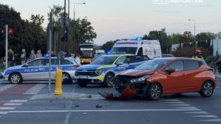Warszawa: Zderzenie na Bielanach. Radiowóz na boku, lądował śmigłowiec LPR