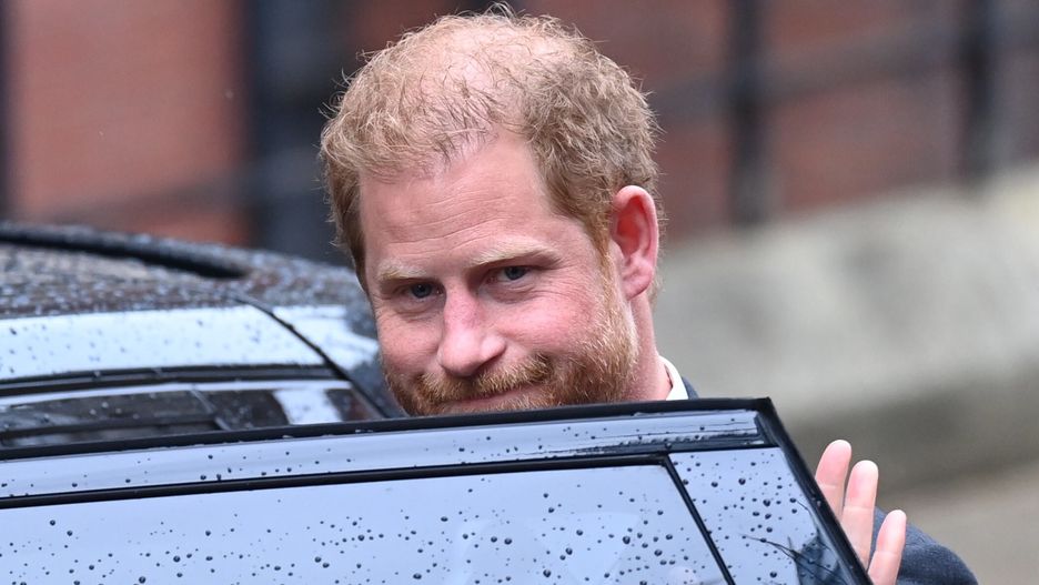 Prince Harry appears at UK High Court in Associated Newspapers hearing
epa10547166 Britain's Prince Harry, Duke of Sussex departs the High Court in London, Britain, 28 March 2023. Prince Harry has appeared at the High Court in a hearing related to his privacy lawsuit against Associated Newspapers. The British royal appeared along with others who are suing the Daily Mail newspaper over alleged phone-tapping and breaches of privacy.  EPA/NEIL HALL 
Dostawca: PAP/EPA.
NEIL HALL
