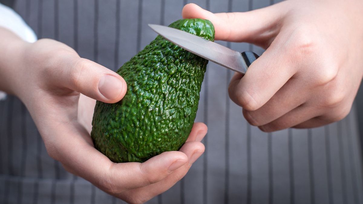 Nie musisz nawet wyjmować pestki, by wydobyć miąższ awokado