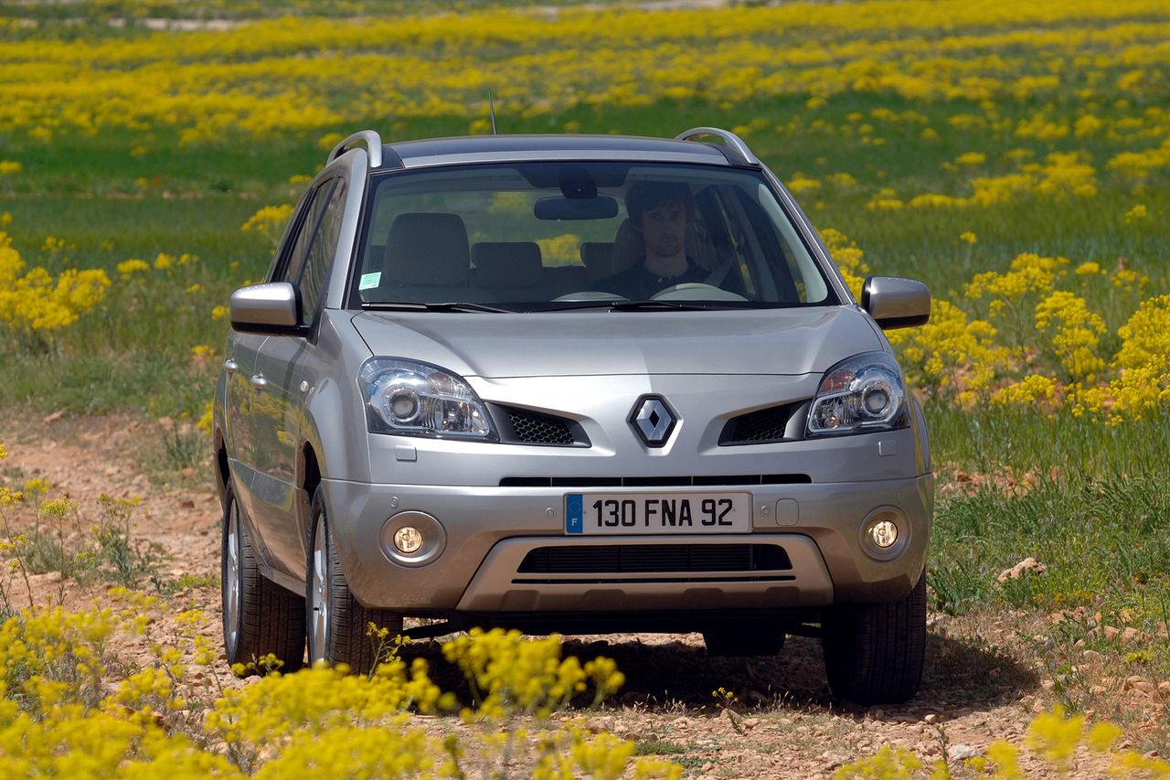 Renault Koleos pierwszej generacji był tak nijaki, że druga, znacznie ładniejsza, nie ma szans się przebić przez świadomość klientów.