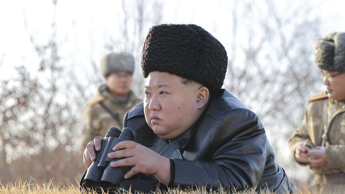 Korea P�?nocna wystrzeli?a strategiczne rakiety manewruj?ce
This photo provided on Friday, Feb. 28, 2025, by the North Korean government, North Korean leader Kim Jong Un oversees the test firings of what it says are strategic cruise missiles off the country?s west coast Wednesday, Feb. 26, 2025. Independent journalists were not given access to cover the event depicted in this image distributed by the North Korean government. The content of this image is as provided and cannot be independently verified. Korean language watermark on image as provided by source reads: "KCNA" which is the abbreviation for Korean Central News Agency. (Korean Central News Agency/Korea News Service via AP)