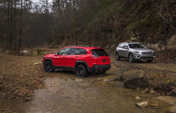 Nowy Jeep Cherokee 2019 w tym roku trafi do sprzedaży (wideo)