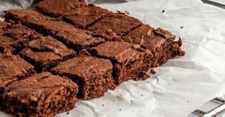 Przepis na brownie z 3 produktów. Główny składnik Cię zaskoczy