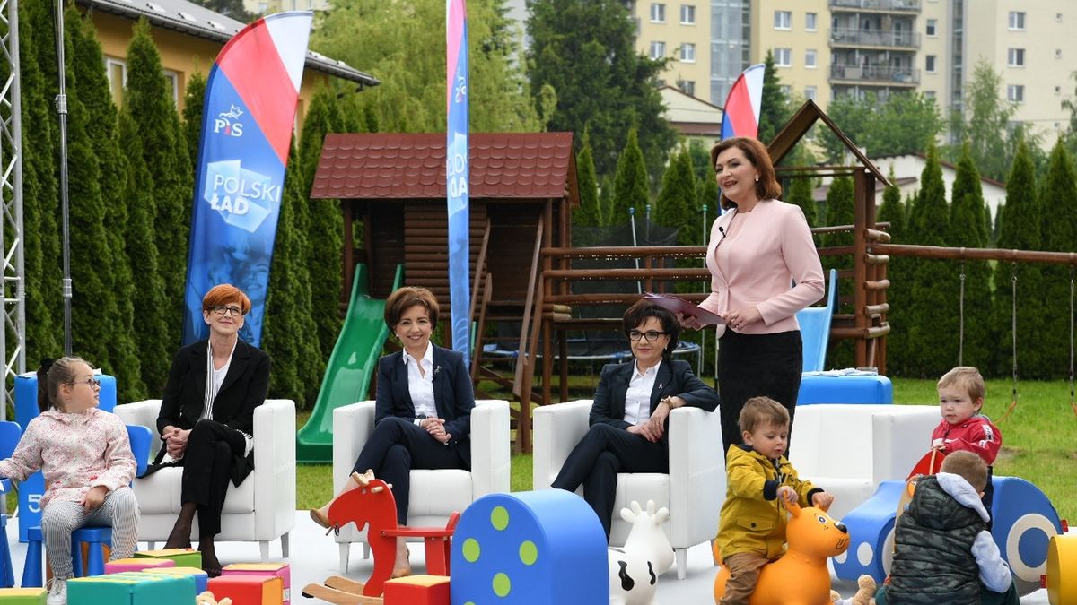 Debata "Rodzina i dom w centrum życia". Witek, Maląg i Rafalska zachwalały politykę prorodzinną PiS