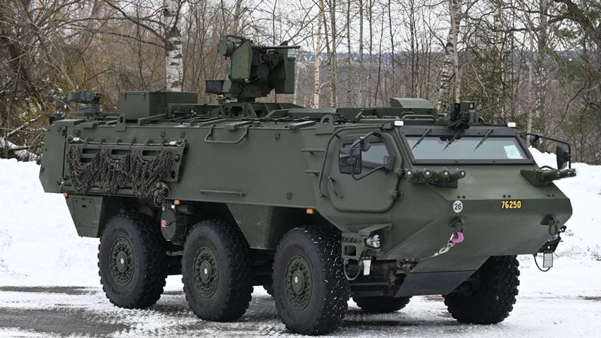 Transporter Patria 6x6 przeznaczony dla Szwecji, która zamówiła łącznie 341 wozów tego typu