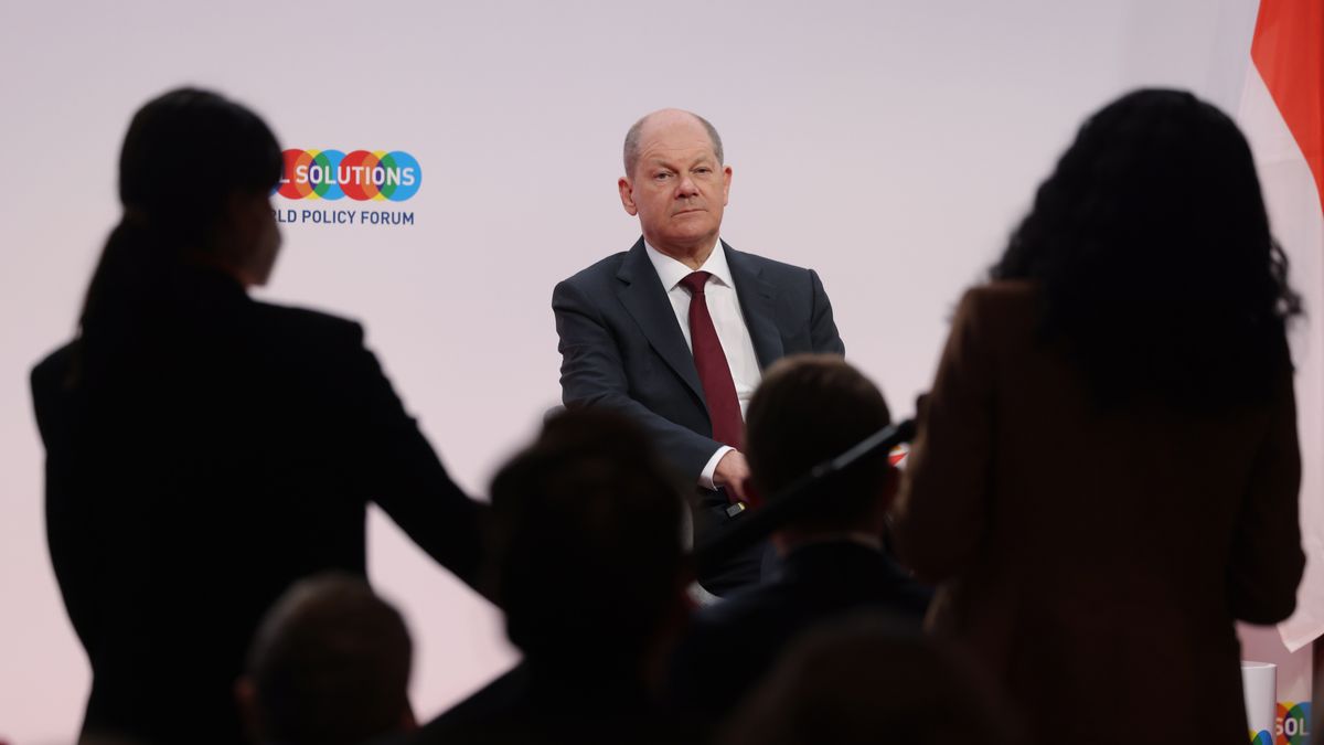 German Chancellor Olaf Scholz speaks at the 2022 Global Solutions summit in Berlin, Germany, 28 March 2022. High-ranking representatives from Germany, current leader of the G7, and Indonesia, currently leader of the G20, along with prominent people from international politics, economy, science and civil society, are coming together to discuss solutions to the world's most pressing problems. The particular focus of this year's summit is the future of globalisation. Images) EPA/SEAN GALLUP / POOL Dostawca: PAP/EPA.