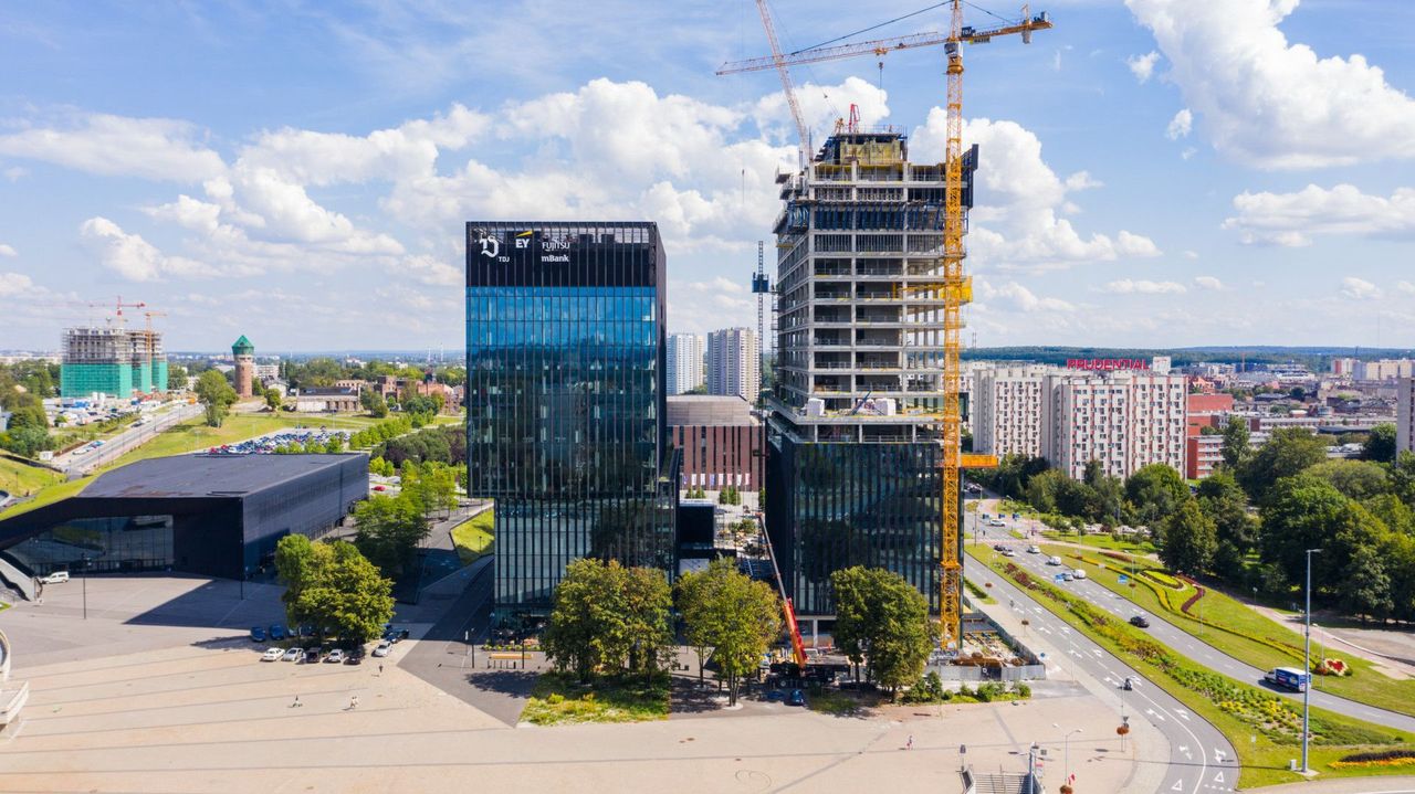 Katowice. Mężczyzna spadł z dużej wysokości na budowie wieżowca KTW II.