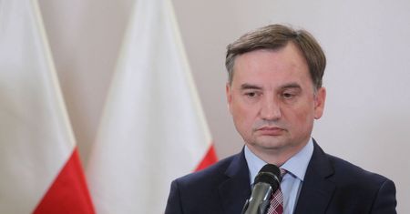 Tusk poprosił Ziobrę o wybaczenie. Wiceminister: "Słowa obrzydliwe, skandaliczne"