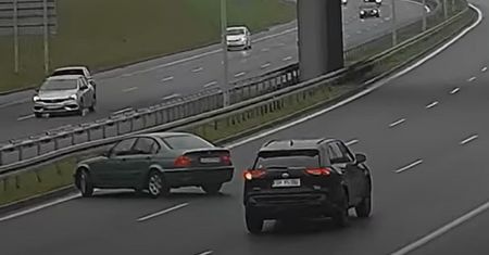 BMW zakręciło się jak na karuzeli. Nagranie z kolizji na "Zakręcie Mistrzów"