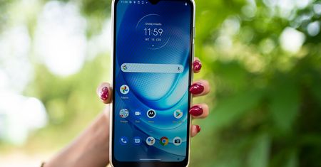 Bliższe spojrzenie na tani smartfon z 5G. To zaskakujące, jak wiele oferuje