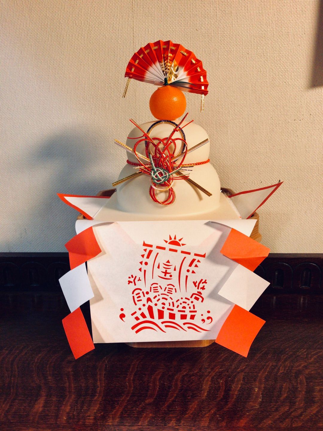 Ozdoba świąteczna o nazwie "kagami mochi"