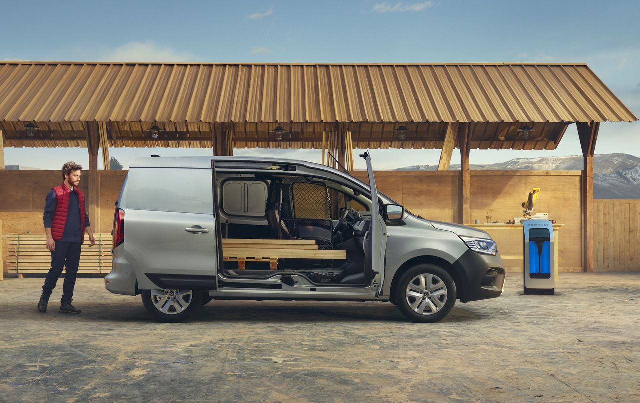 Renault Kangoo Van E-Tech przewiezie 600 kg na prądzie. Zasięg jest całkiem niezły