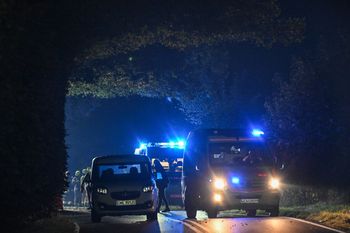 Mężczyźni wypadli z auta. Tragiczny wypadek na drodze 694