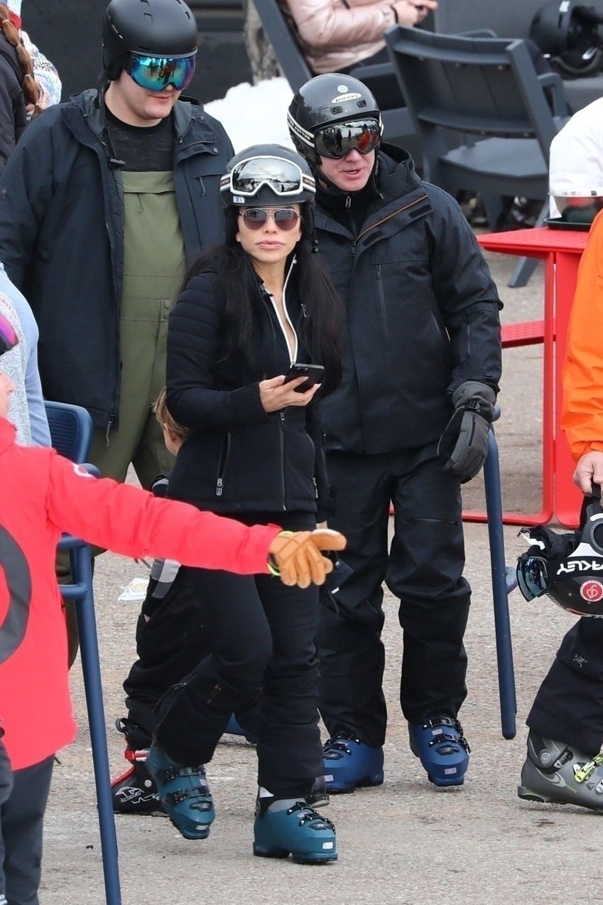 Jeff Bezos i Lauren Sanchez na nartach w Alpach