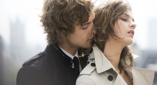 Para kochanków w zmysłowej reklamie perfum Mr. Burberry (wideo)