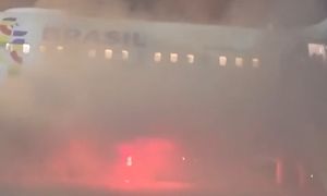 Ewakuacja Airbusa A320. Ogień pod skrzydłem, 180 osób na pokładzie