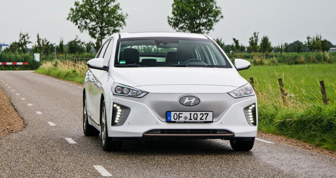 Elektryczny Hyundai Ioniq wjeżdża do polskich salonów