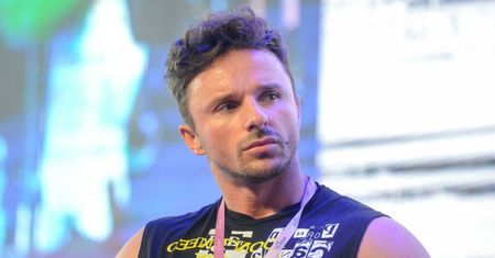 Był uzależniony od alkoholu i pornografii. "Robiłem sobie krzywdę"