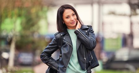 Czas na jesienną elegancję. Skórzane kurtki idealne na teraz