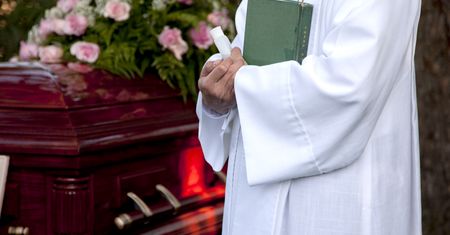Skandal na pogrzebie. Ludzie zniesmaczeni. Jest reakcja kurii