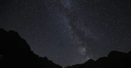 Leonidy 2023. Deszcz meteorów w listopadzie zbliża się wielkimi krokami