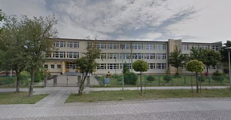 Koronawirus. Szkoła Podstawowa w Legnicy zamknięta. COVID-19 u pracownika