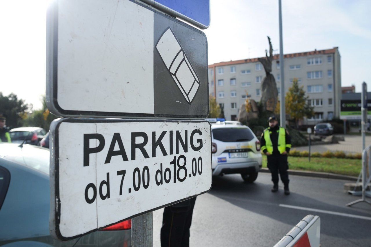 Dodatkowe parkingi i darmowe autobusy 1 listopada w Lesznie