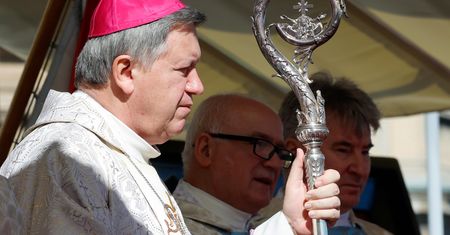 "Niegodziwie". Biskup ostrzega przed mszami we Wrocławiu