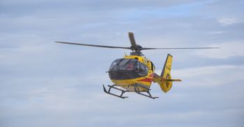 Stary Gołębin: Wypadek motocyklisty. Śmigłowiec LPR zabrał go do szpitala