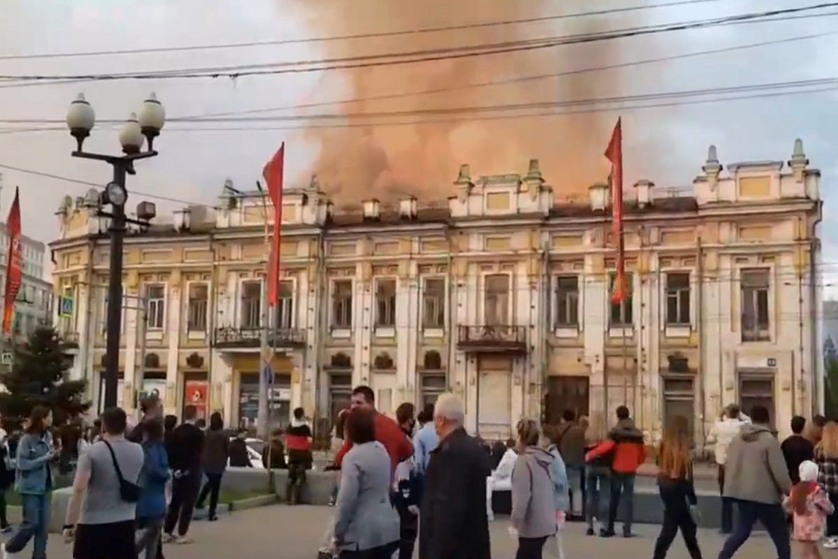 Rosja: Pożar w Irkucku. W centrum miasta płonie zabytkowy budynek