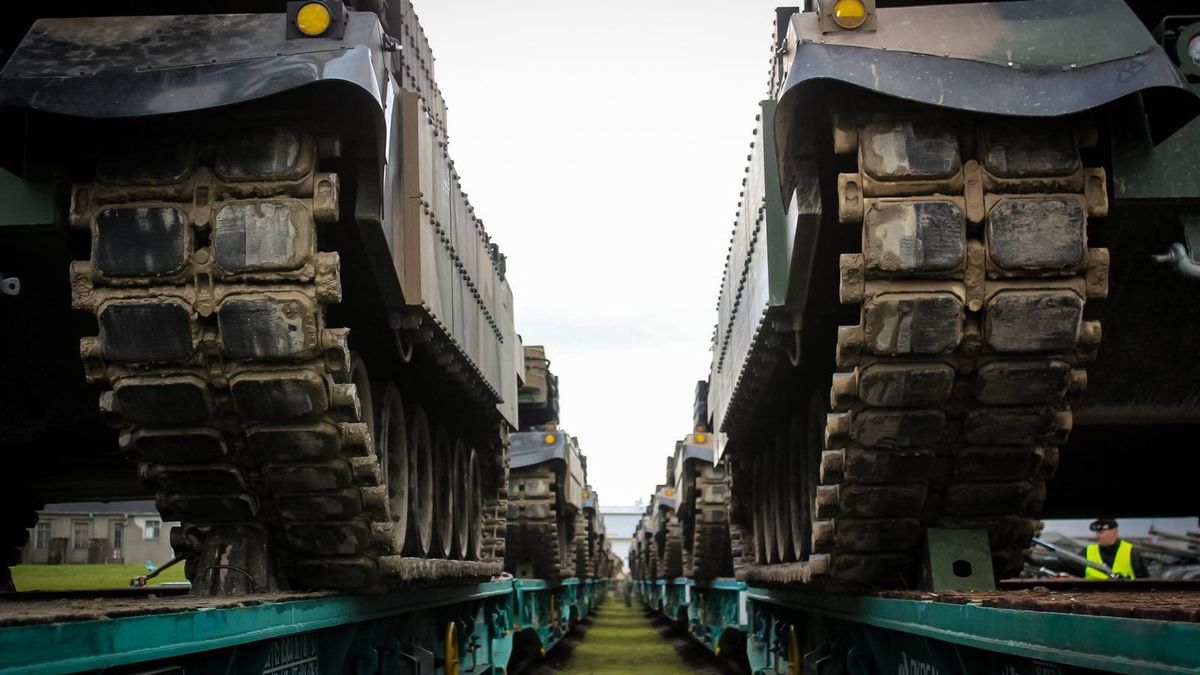 Czołgi K2 Black Panther w trakcie transportu, zdjęcie poglądowe