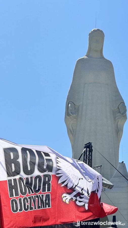 Poświęcono monumentalny pomnik Matki Bożej