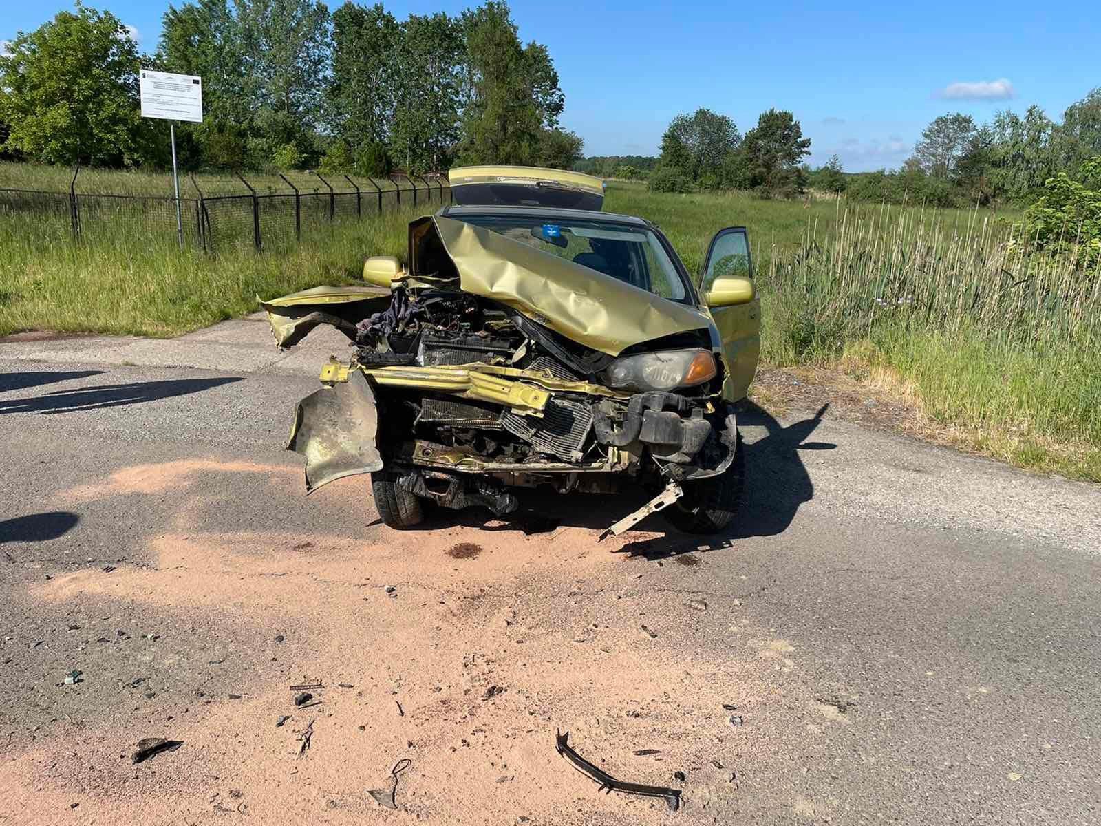 Wypadek. Auto wbiło się w bariery