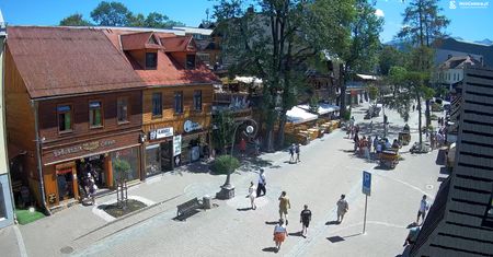 Ujęcie z Krupówek. Taki widok o 12:45