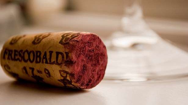 Papierowa butelka na wino - zamach na tradycję czy proekologiczna innowacja? 1